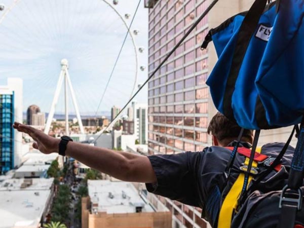 LINQ Zipline bana Fly LINQ i Las Vegas