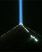Luxor i Las Vegas med sin ljusstrle upp i skyn.